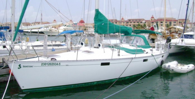 barco en el muelle